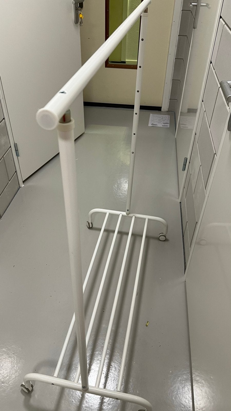 Kledingrek wit met wielen - verstelbaar. -Ikea almost new, Ophalen of Verzenden, Met wielen, Gebruikt