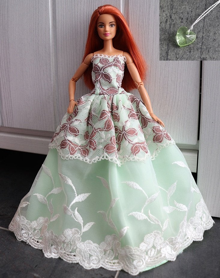 Lange jurk met kant groen met bruin, Kinderen en Baby's, Ophalen of Verzenden, Nieuw, Barbie
