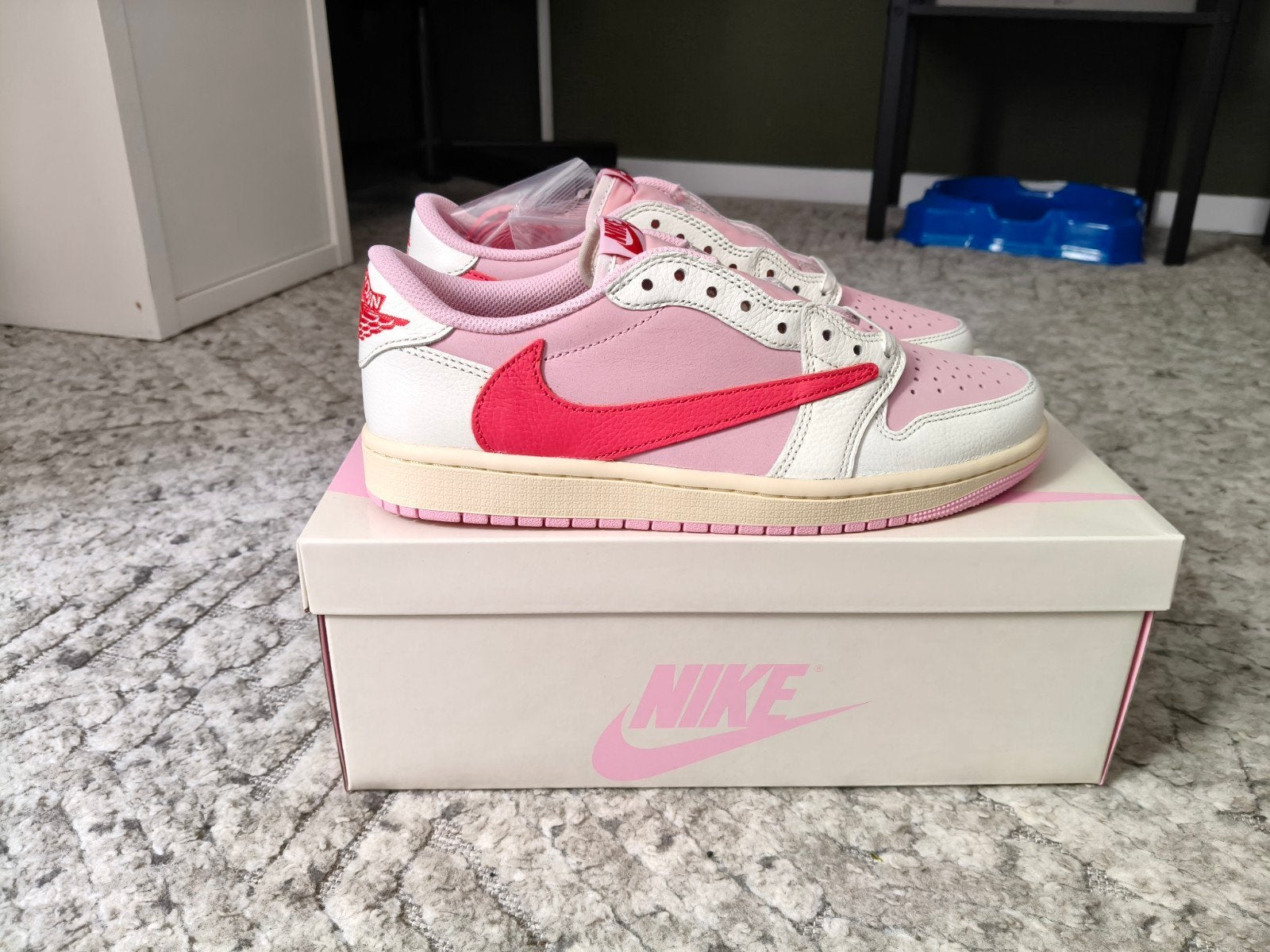 Travis Scott Tropical pink - Nieuw in doos, Ophalen, Wit, Nieuw, Sneakers of Gympen