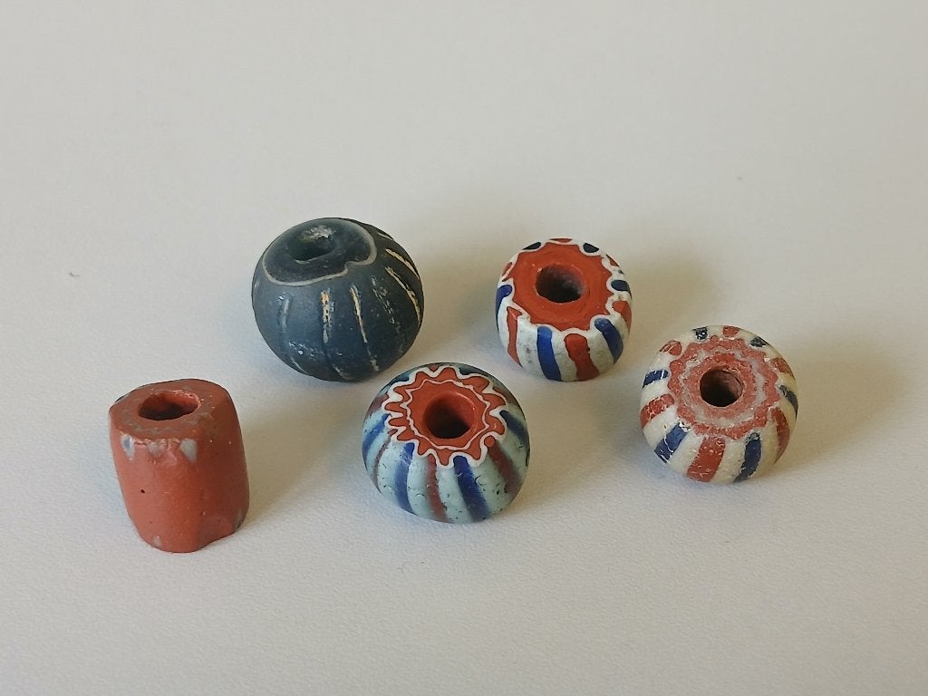 5 Amsterdamse kralen 1600-1750. VOC / WIC, Ophalen of Verzenden, Overige materialen, Overige typen
