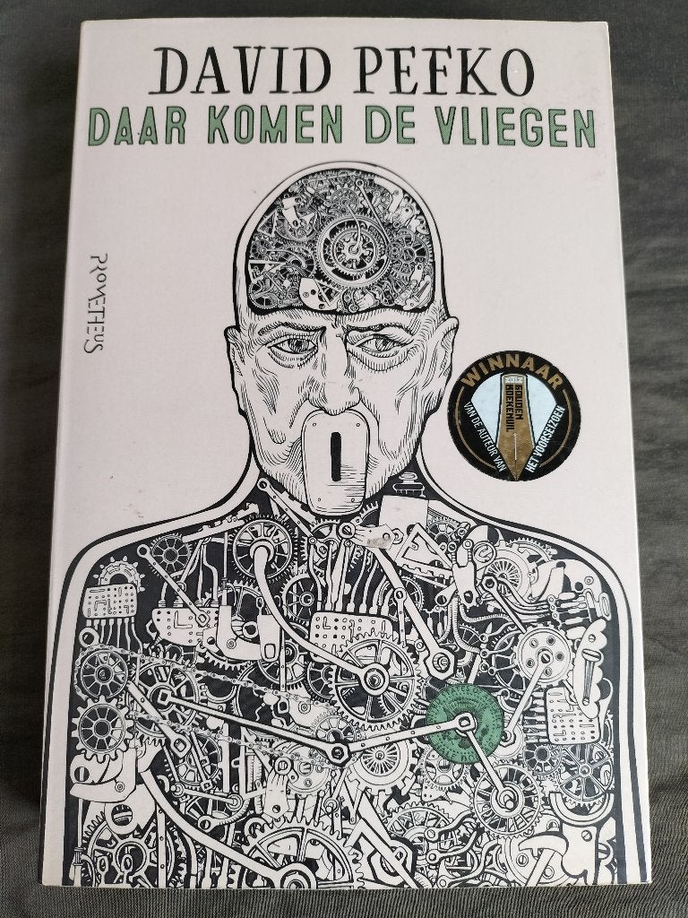 David Pefko - Daar komen de vliegen, Boeken, Ophalen of Verzenden, Zo goed als nieuw, David Pefko, Nederland