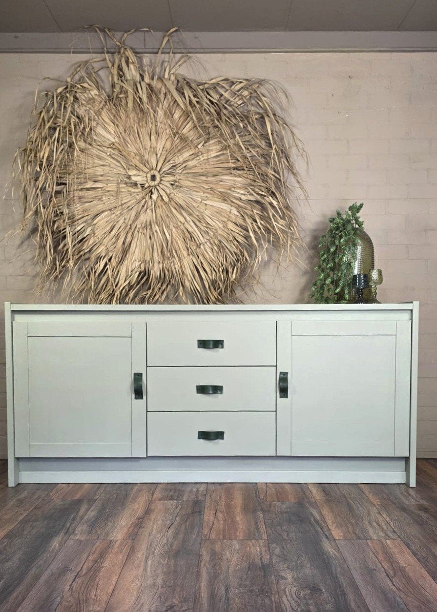 SCHITTEREND  DRESSOIR, Ophalen, Nieuw, 25 tot 50 cm, 200 cm of meer