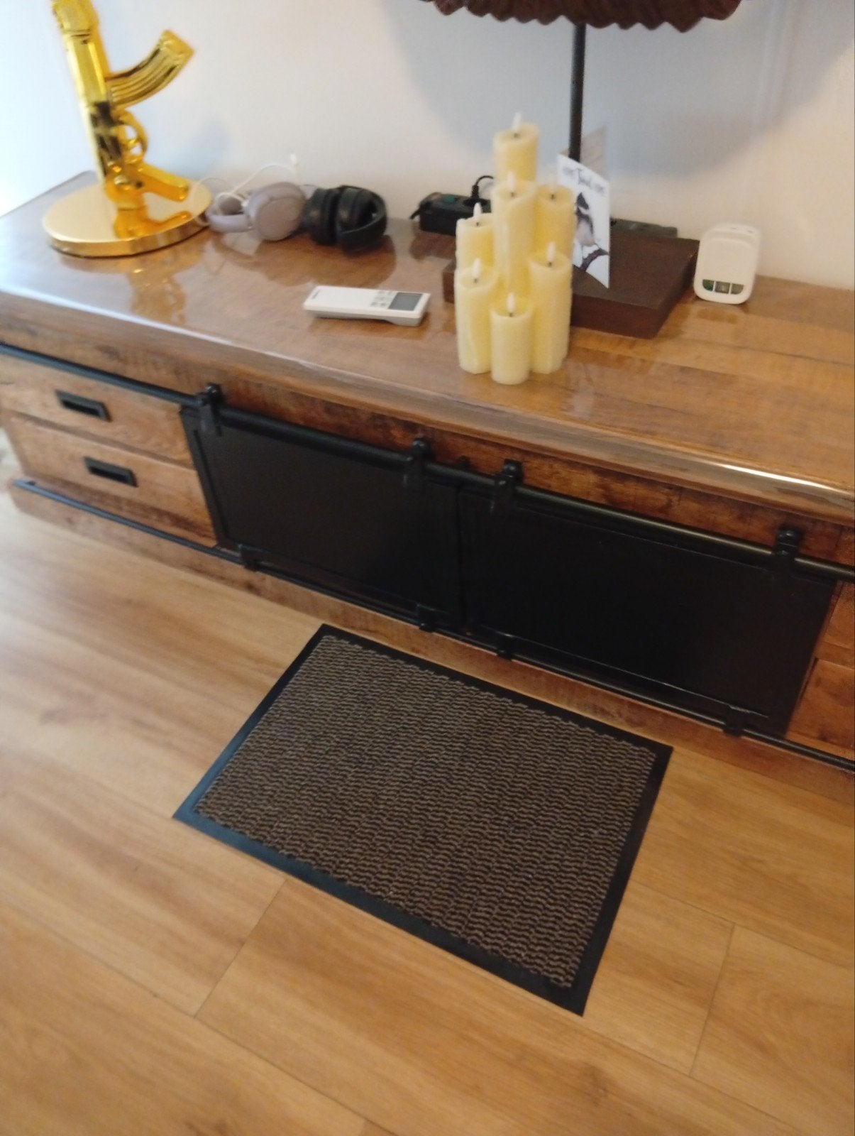Robuust TV-meubel/dressoir van mangohout met schuifdeuren, Gebruikt, 150 tot 200 cm, Minder dan 100 cm, Industrieel