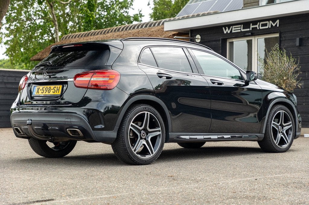Mercedes-Benz GLA-klasse 180 Business Solution AMG Night Upg, Auto's, Mercedes-Benz, Gebruikt, 4 cilinders, 715 kg, 1595 cc