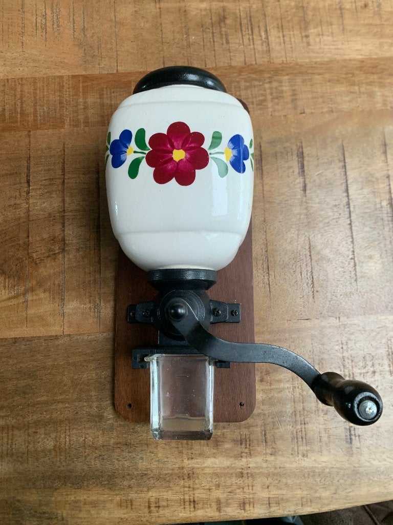 Vintage wandkoffiemolen, Ophalen