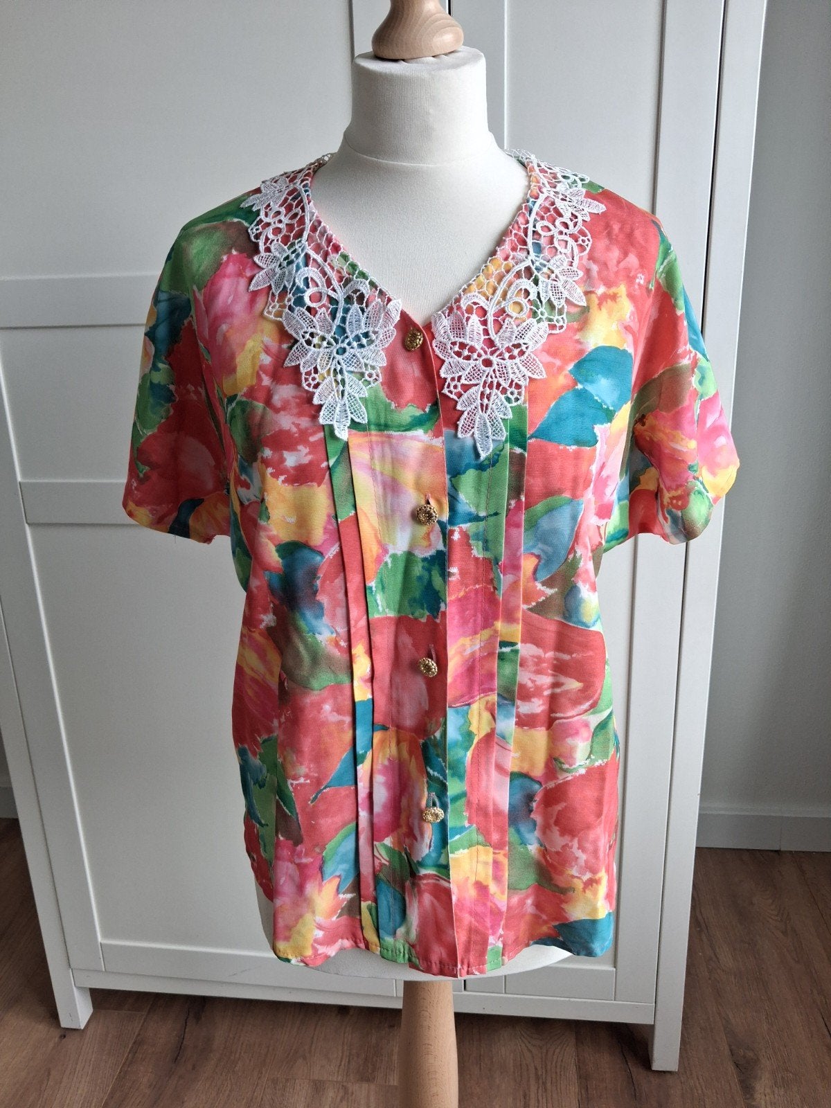Vrolijke vintage blouse, Kleding | Dames, Blouses en Tunieken, Ophalen of Verzenden, Zo goed als nieuw, Maat 42/44 (L), Meerkleurig