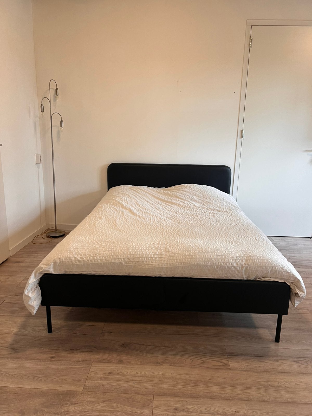 Ikea bed, Huis en Inrichting, Zwart, Tweepersoons, Zo goed als nieuw, 200 cm