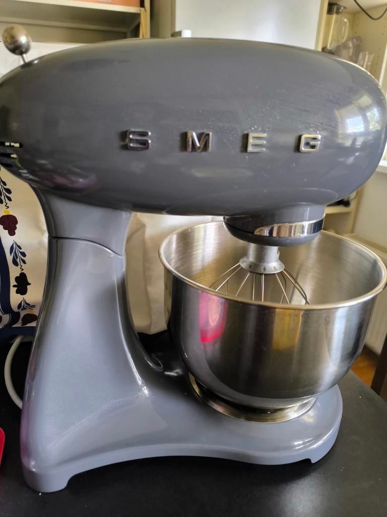 Smeg Keukenmachine - Grijs, COMPLEET, Witgoed en Apparatuur, Keukenmixers, Ophalen, 4 liter of meer, 3 snelheden of meer, Zo goed als nieuw