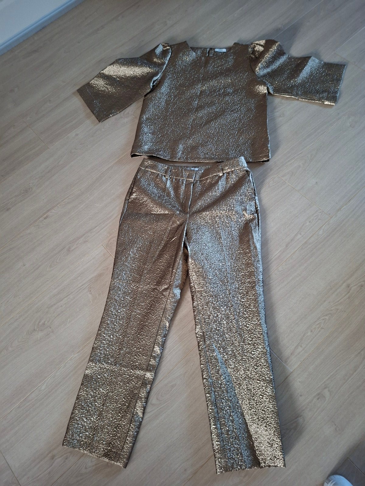 Gouden glitter set: top en broek van Anna, Kleding | Dames, Broeken en Pantalons, Maat 38/40 (M), Anna, Ophalen of Verzenden, Zo goed als nieuw