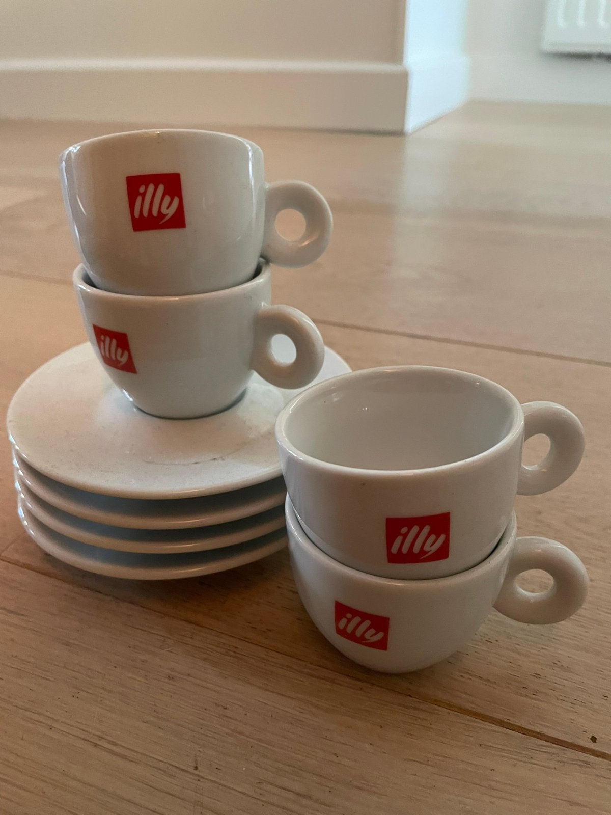 Espresso kopjes Illy, Ophalen of Verzenden, Zo goed als nieuw, Overige stijlen, Kop(pen) en/of Schotel(s)
