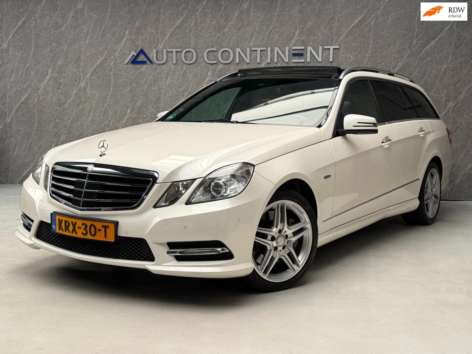 Mercedes-Benz E-klasse Estate 350 CGI 4-Matic Sport AMG 306, Auto's, Mercedes-Benz, Automaat, Euro 5, Bi-Xenon koplampen, Gebruikt