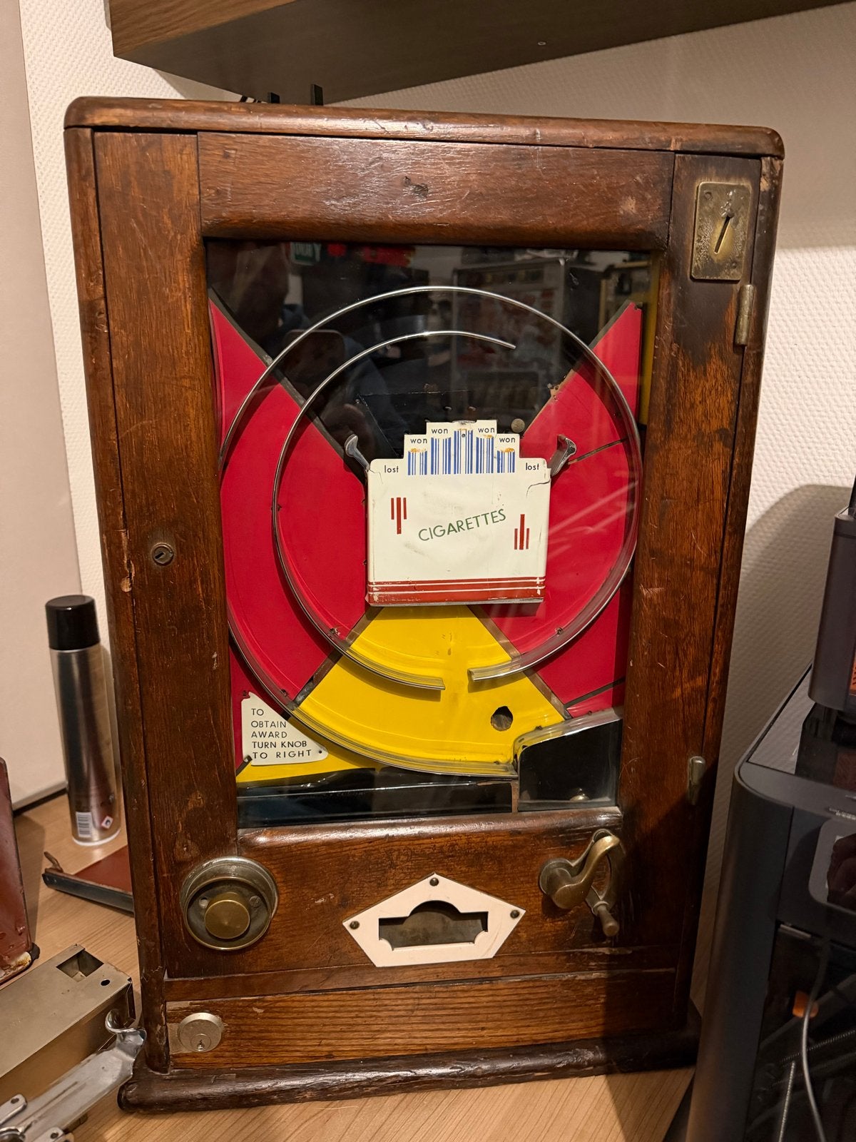 Vintage Penny Arcade 'Win a Cigarette' gokautomaat, Verzamelen, Automaten | Overige, Ophalen, Gebruikt