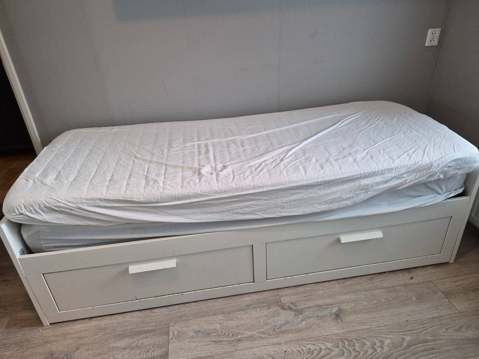 Ikea Brimnes uitschuifbed, Huis en Inrichting, Ophalen, Gebruikt, Wit, Tweepersoons