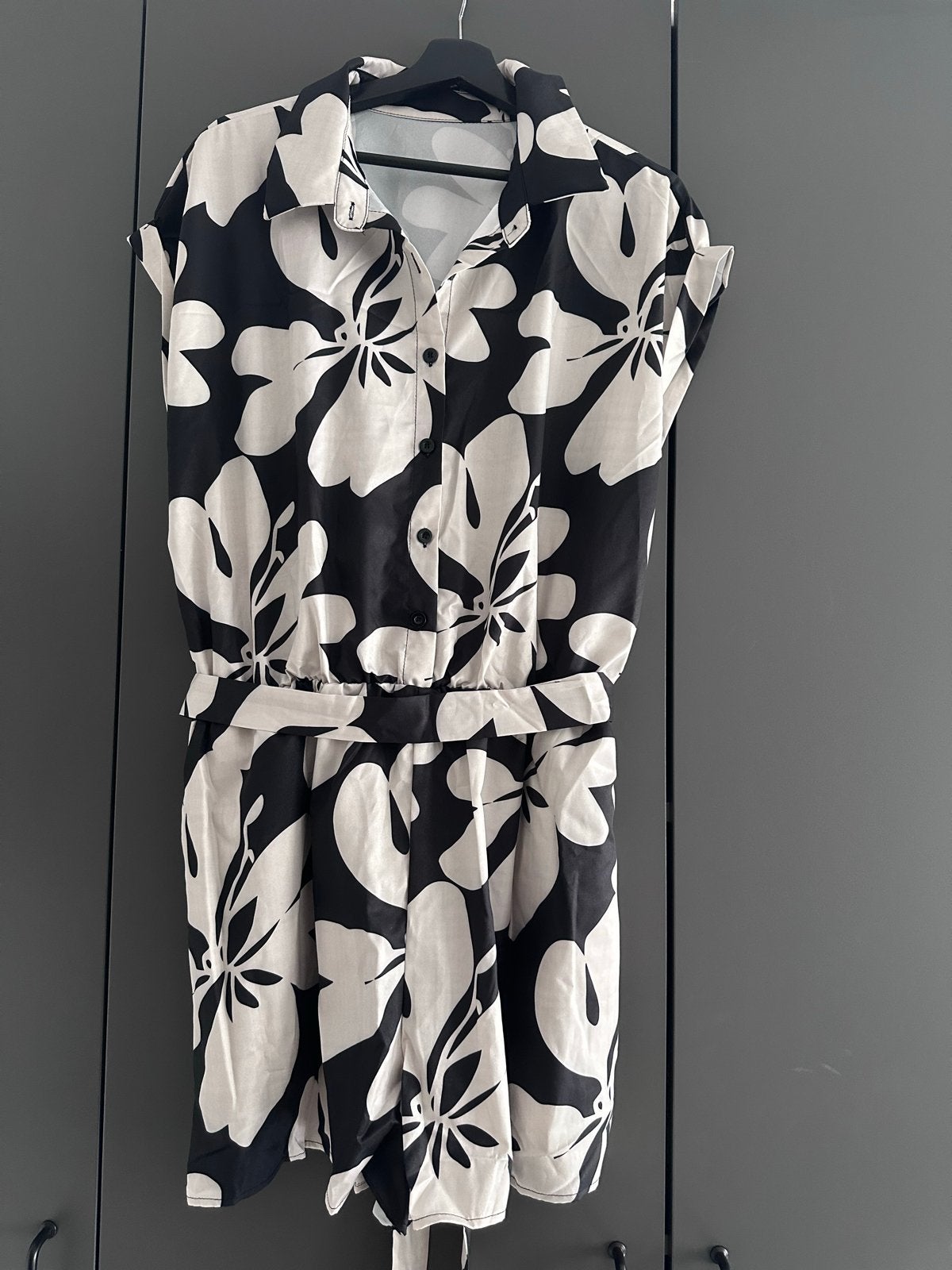 Zwart-witte jumpsuit met bloemenprint en ceintuur 2XL shein, Ophalen of Verzenden, Zo goed als nieuw, Maat 46/48 (XL) of groter