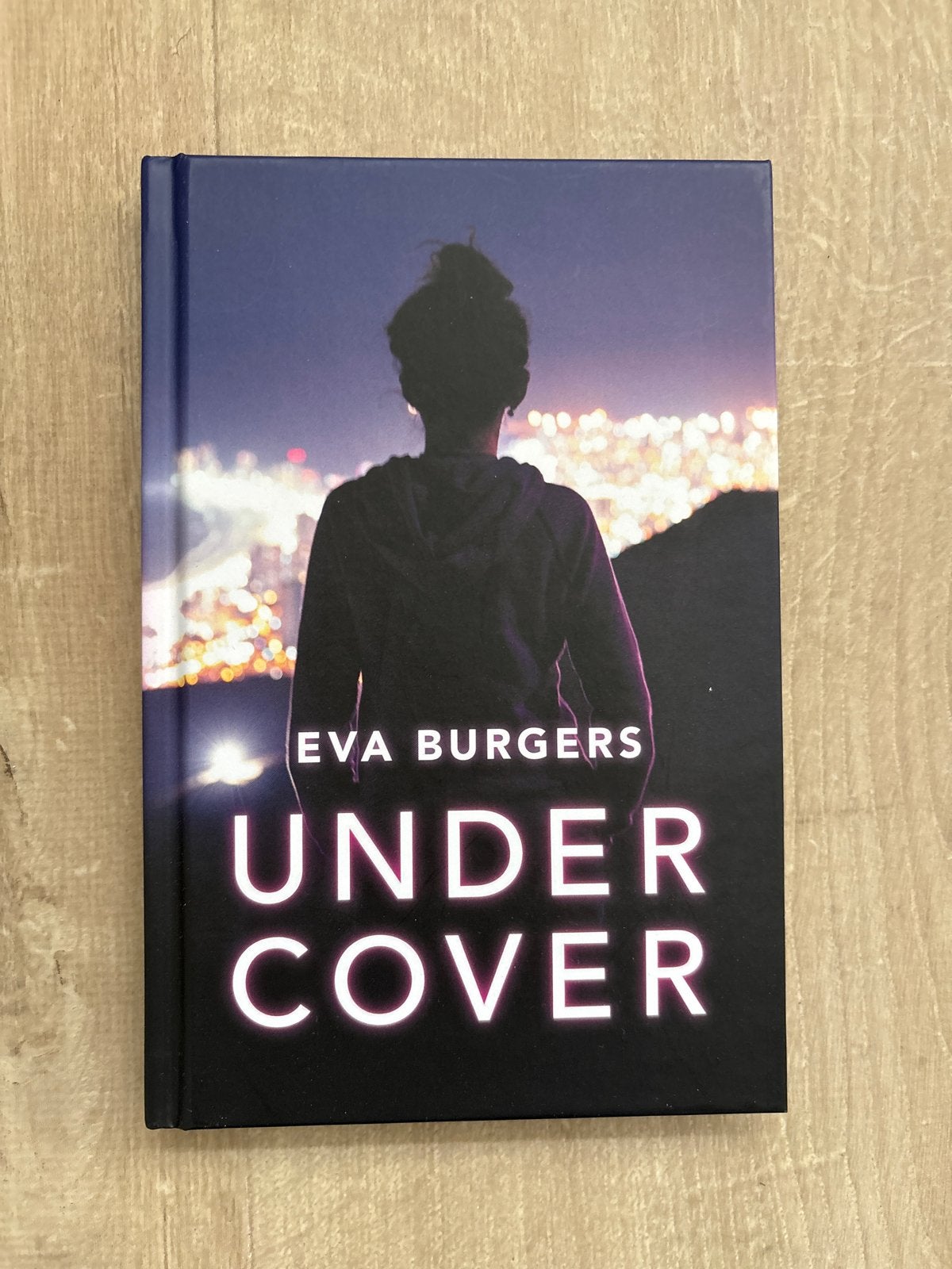 Under Cover - Eva Burgers (Boek), Ophalen of Verzenden, Zo goed als nieuw