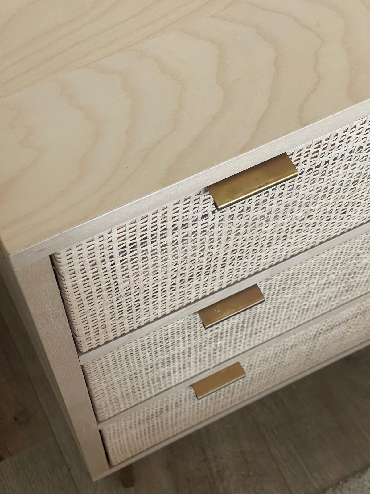 Stijlvolle ladekast met rotan details, Ophalen, 100 tot 150 cm, 5 laden of meer, Zo goed als nieuw