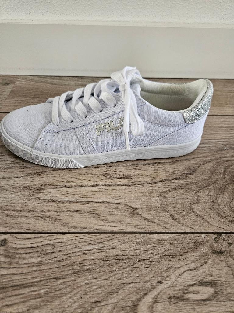 witte FILA schoenen zilveren glitter hak maat 39 twv € 45,00, Wit, Ophalen of Verzenden, Fila, Sneakers of Gympen
