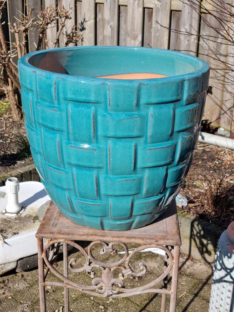 Ruime 38 cm  bloempot,                 
Turquoise/blauw, Tuin en Terras, Bloempotten, Rond, Zo goed als nieuw, Minder dan 40 cm