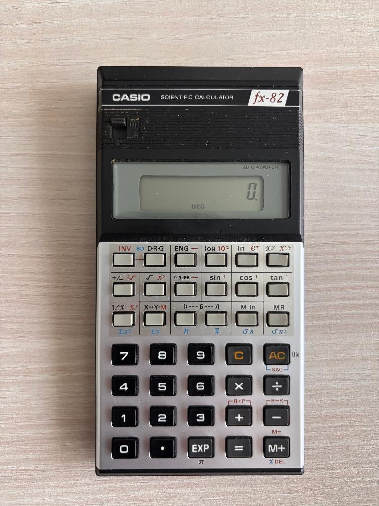 Vintage wetenschappelijke rekenmachine Casio fx-82., Ophalen of Verzenden, Grafische rekenmachine, Zo goed als nieuw