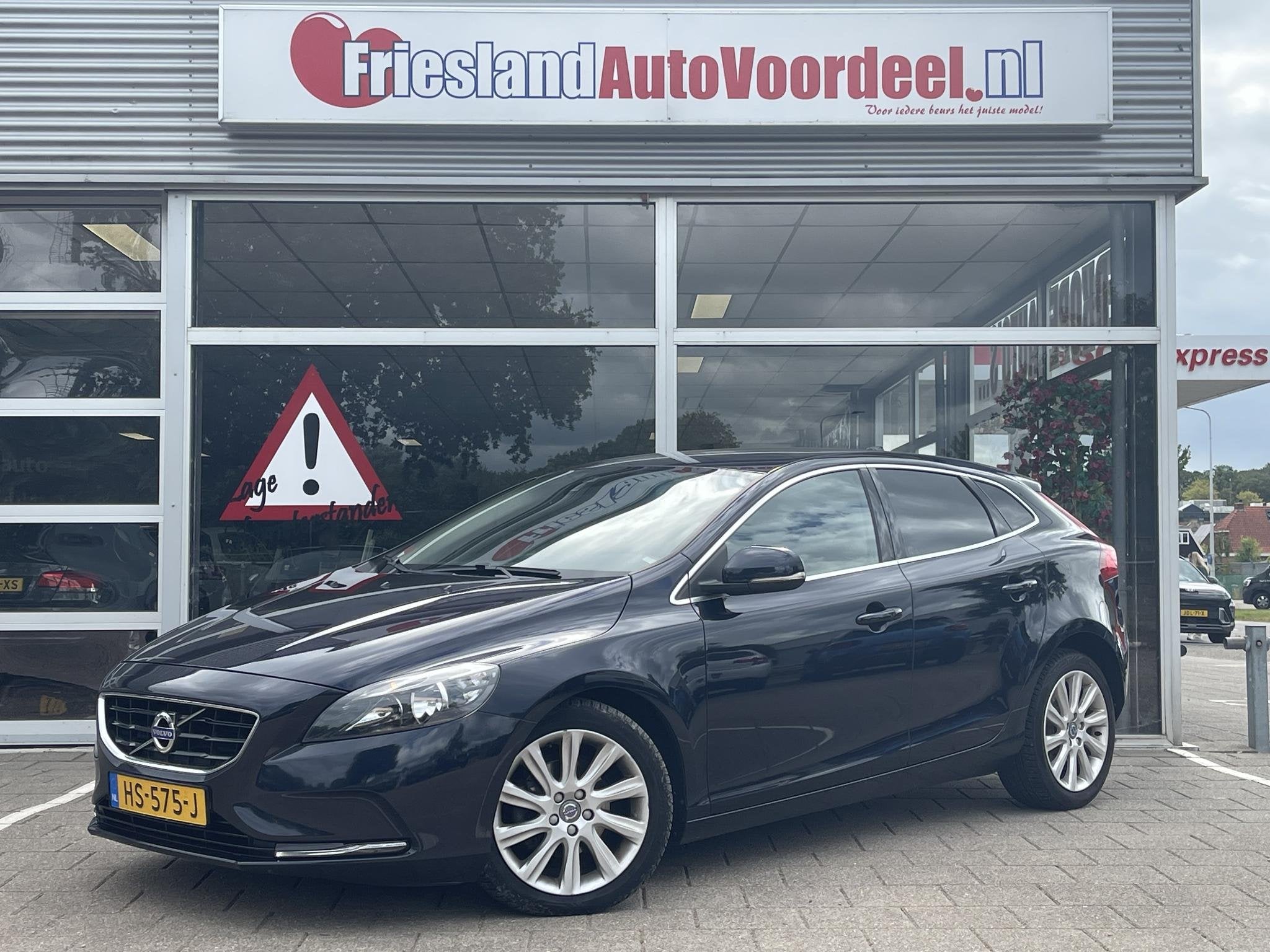 Volvo V40 2.0 D2 Summum Business /Climate/Cruise/Leder/Distr, Voorwielaandrijving, Gebruikt, Euro 6, 4 cilinders