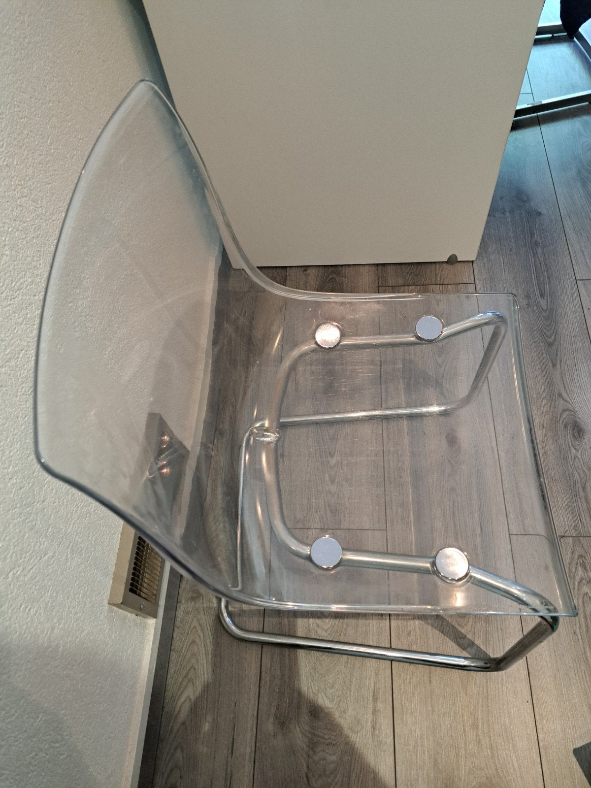 Moderne doorzichtige stoel met metalen onderstel, Ophalen, Eén
