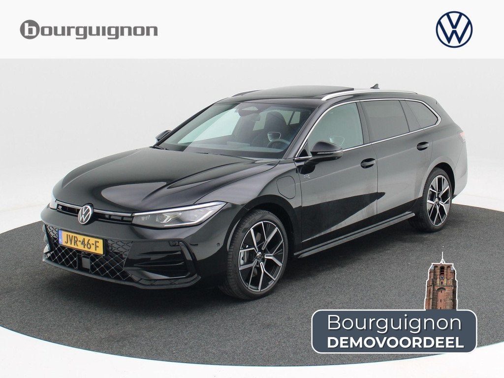 Volkswagen Passat R-Line Edition 1.5 eHybrid 204 PK | Panora, Stof, 4 cilinders, 1763 kg, Passat