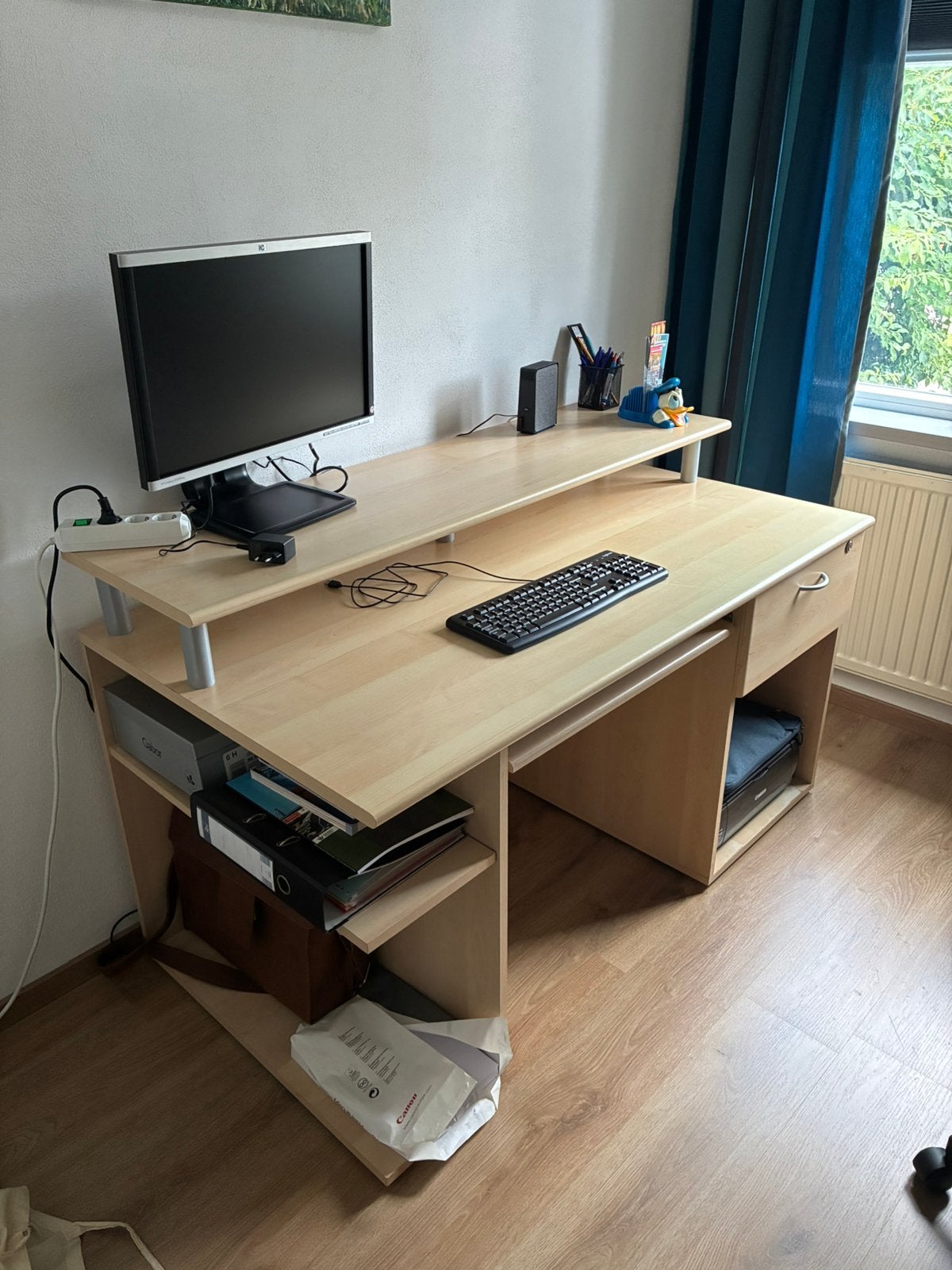 Bureau 145x76, Ophalen, Zo goed als nieuw