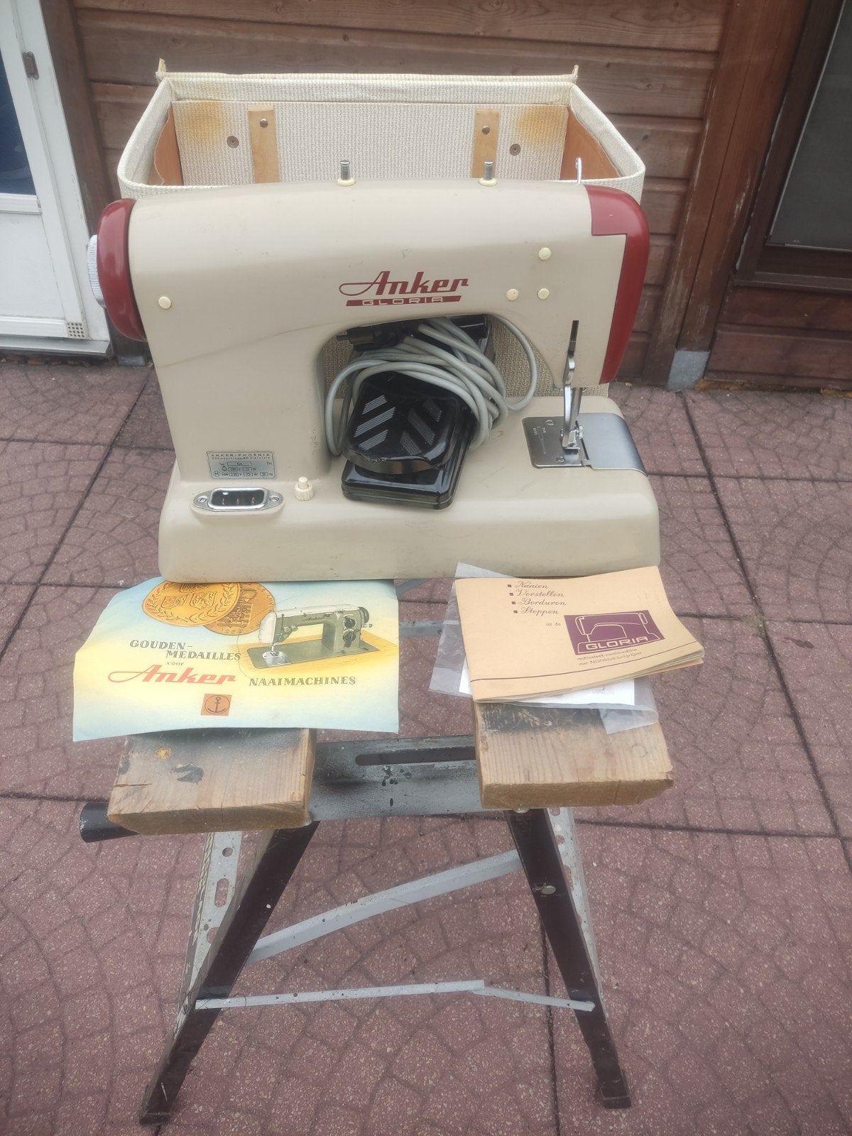 Vintage Anker Gloria naaimachine met accessoires, Ophalen