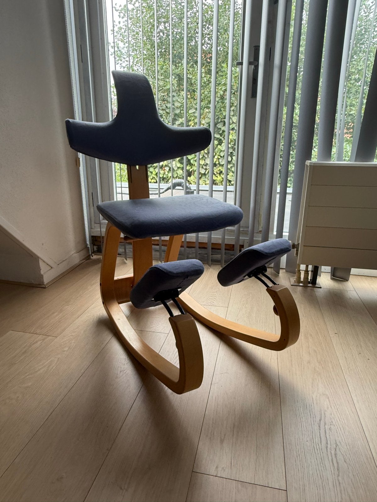 Stokke Varier Thatsit Var Balans Kniestoel - licht blauw, Huis en Inrichting, Stoelen, Ophalen, Gebruikt, Blauw, Eén