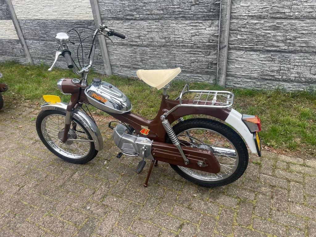 In nieuwstaat Tomos 4 TL 1976, Ophalen, Overige modellen, Maximaal 45 km/u, Zo goed als nieuw