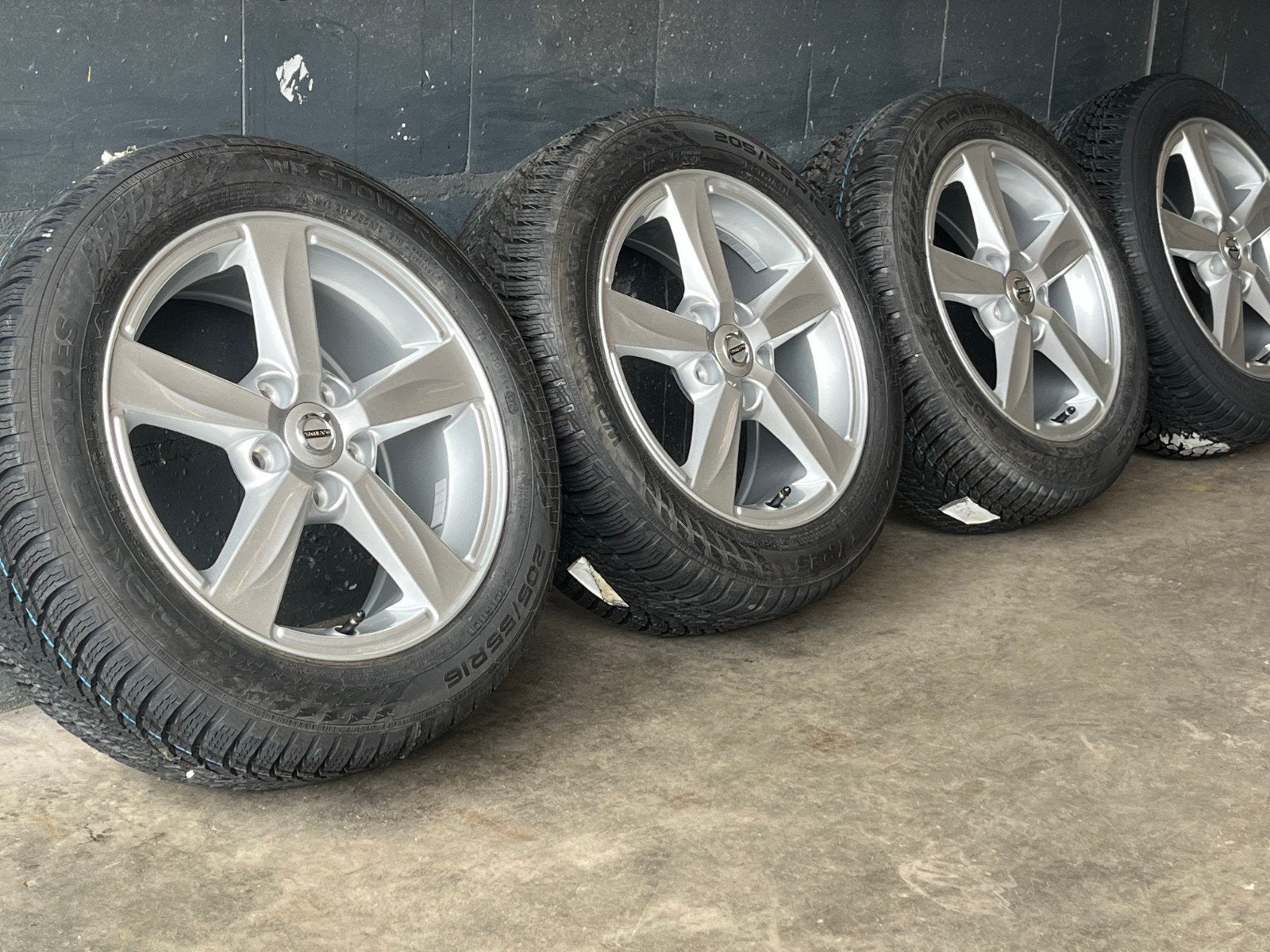 16" Originele Volvo Volvo V40 C30 Winterset Nokian "Matres", 4153RD, 16 inch, Contact..vcnl@volvocars.com, Banden en Velgen