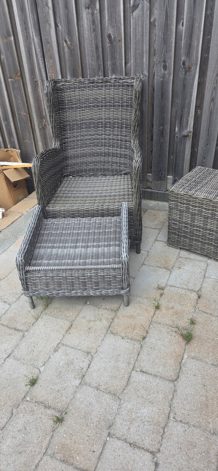 Mooie rieten bank met 2 stoelen en voetenbankjes, Tuin en Terras, Tuinsets en Loungesets, Ophalen, 4 zitplaatsen, Rotan, Loungeset