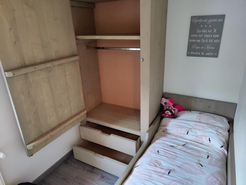 Complete Kinderkamer Set: Bed (150x80) & Kledingkast, Kinderen en Baby's, Kinderkamer | Complete kinderkamers, Ophalen
