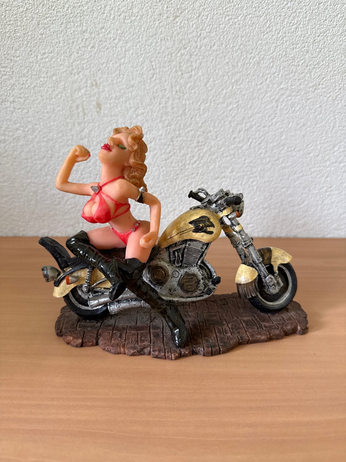 Motor beeldje met vrouw, Verzamelen, Ophalen of Verzenden, Gebruikt, Mens