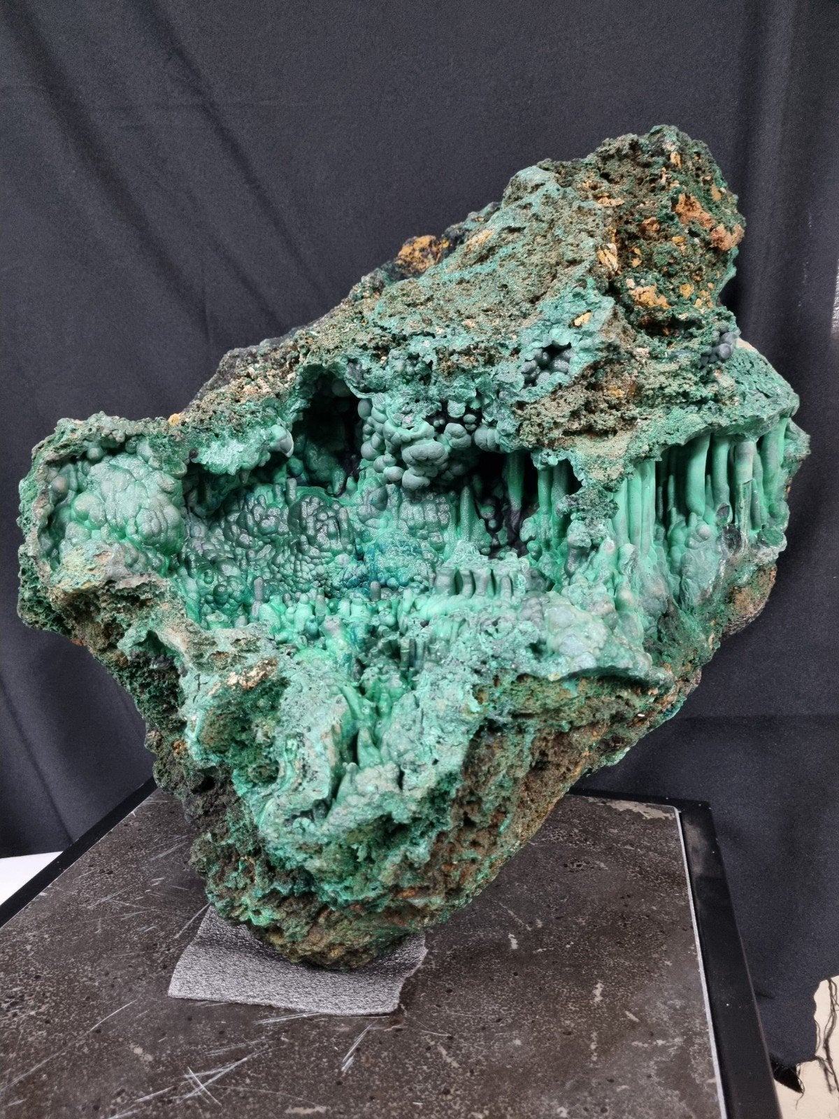 Museumstuk, druzy malachiet, 40 kg open van woens tm zondag, Ophalen, Mineraal