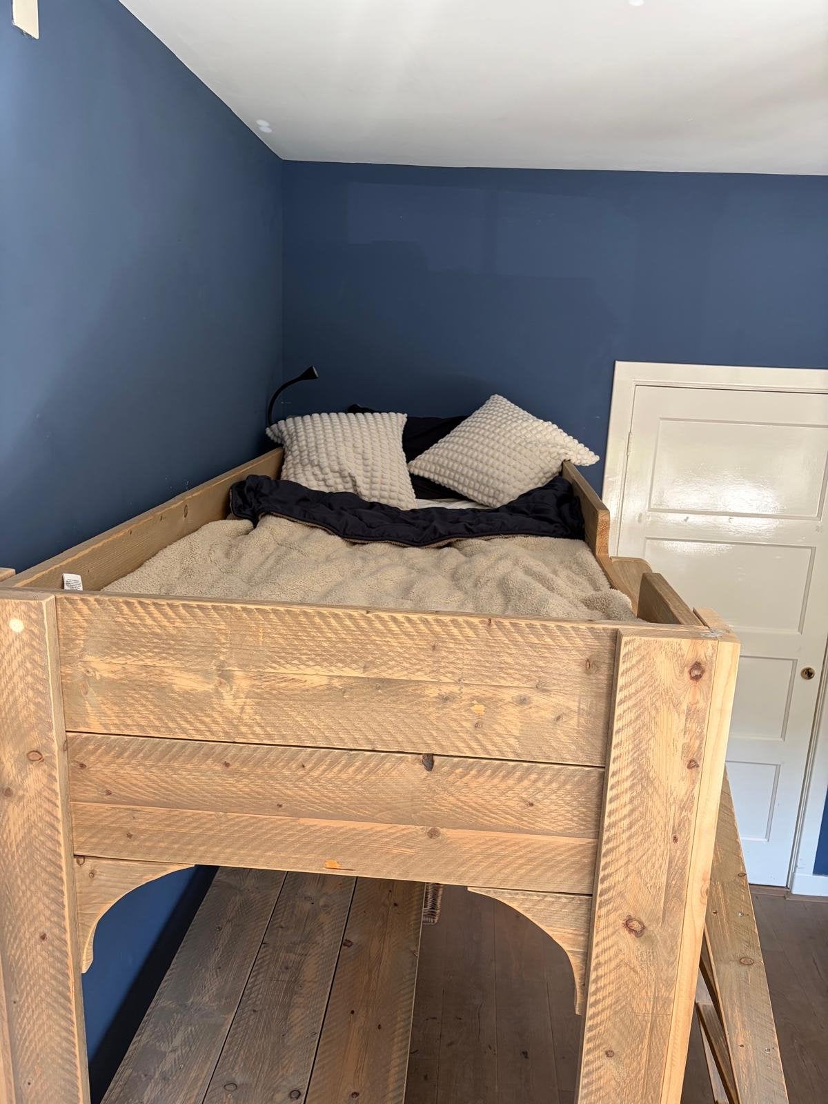 Stevig houten hoogslaper met bureau van Saartje Prum, Ophalen, Gebruikt, Eenpersoons, 200 cm