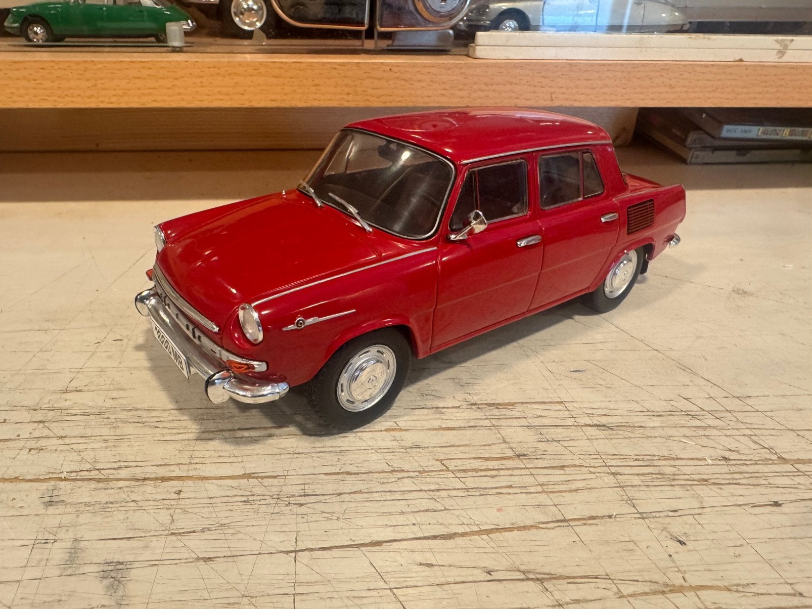 1:24 Skoda 1000 MB 1969 Hachette Rood, Hobby en Vrije tijd, Ophalen of Verzenden, Gebruikt, Auto, Overige merken