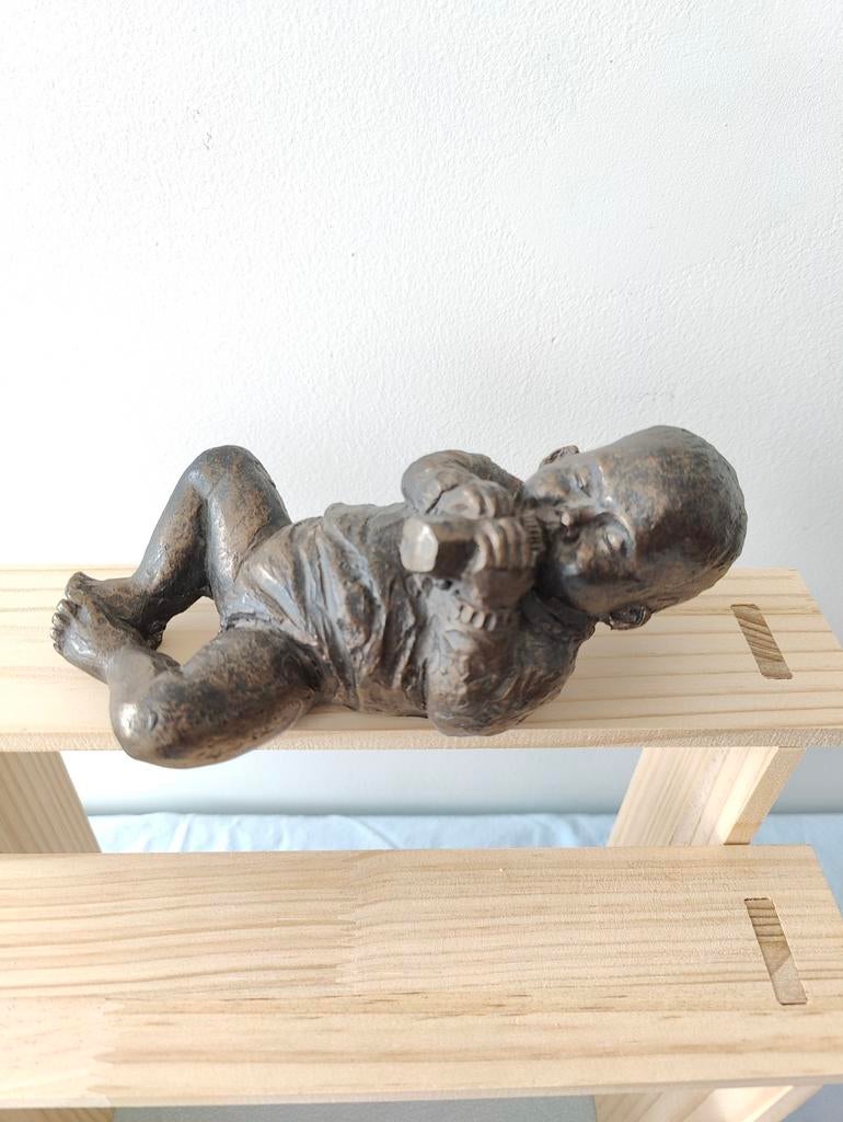 Bronzen beeldje van slapende baby - Geert Kunen, Overige onderwerpen, Minder dan 20 cm, Ophalen of Verzenden, Brons