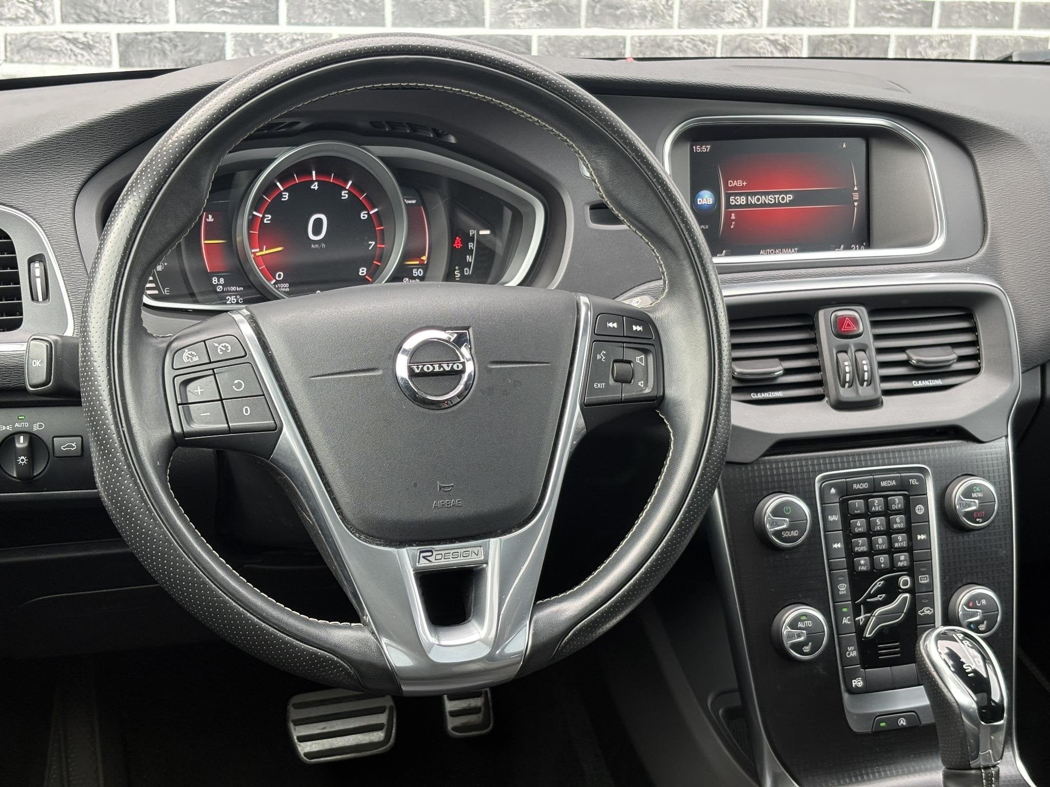 Volvo V40 1.5 T3 Polar+ Sport | Panoramadak | Navigatie | DA, Euro 6, 4 cilinders, Origineel Nederlands, 1500 kg