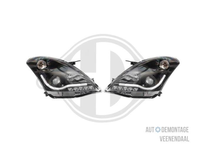 Koplampset links + rechts van een Suzuki Swift, -, -, Nieuw, Ophalen of Verzenden