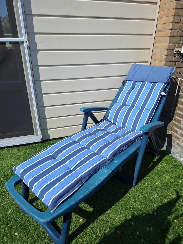 Ligbed met kussen - Blauw gestreept, Ophalen, Gebruikt, Kunststof, Verstelbaar