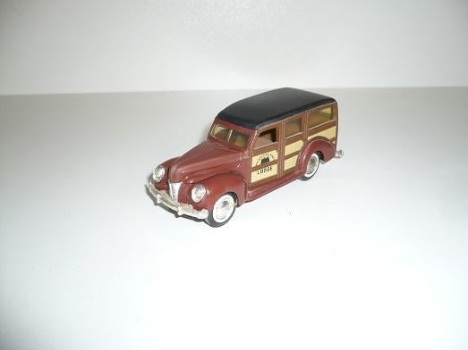 Ertl USA  Ford Woody 1940  1:43, Ophalen of Verzenden, Zo goed als nieuw, Auto, Overige merken