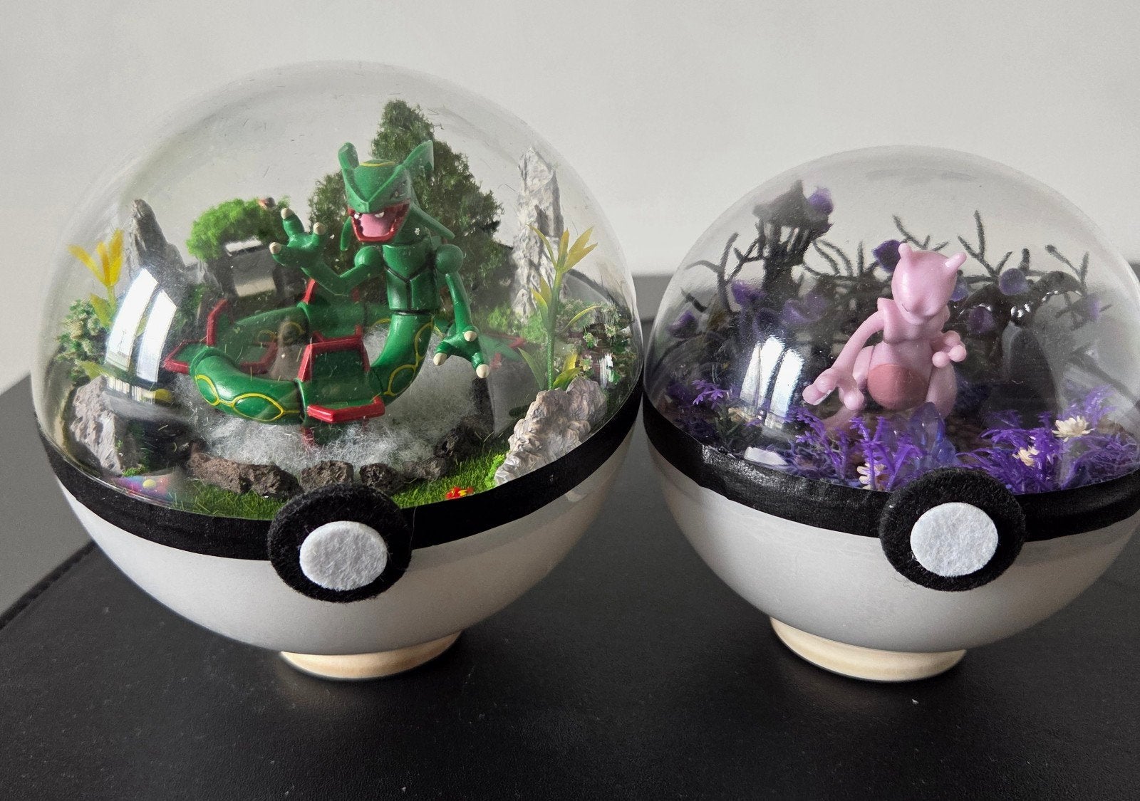 Pokemon Rayquaza & Mewtwo pokeball terrariums, Verzamelen, Poppetjes en Figuurtjes, Ophalen, Gebruikt