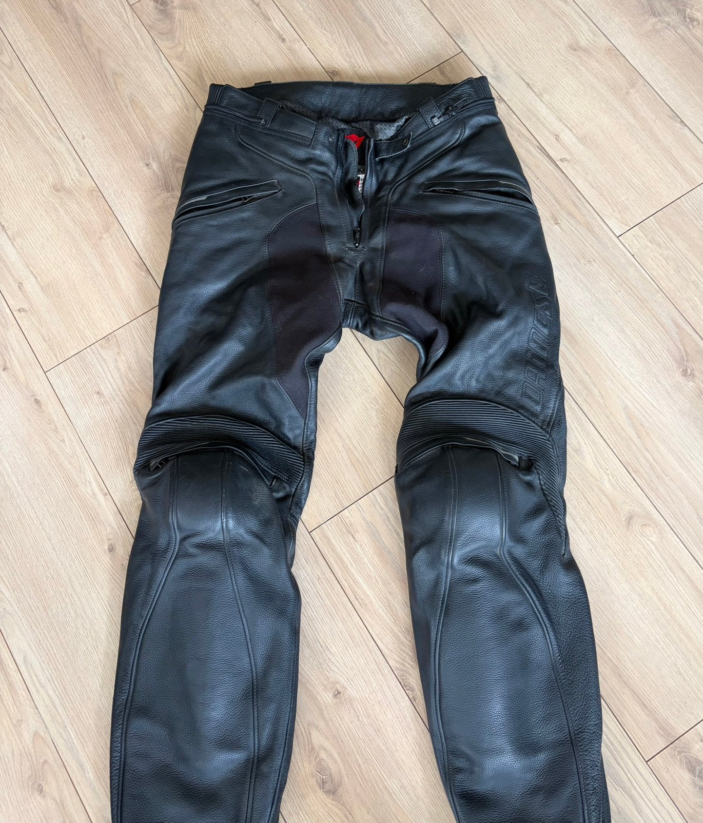 Dainese Ducati motorbroek– maat 34 (104) – vrijwel nieuw, Motoren, Ophalen, Nieuw met kaartje, Broek | textiel