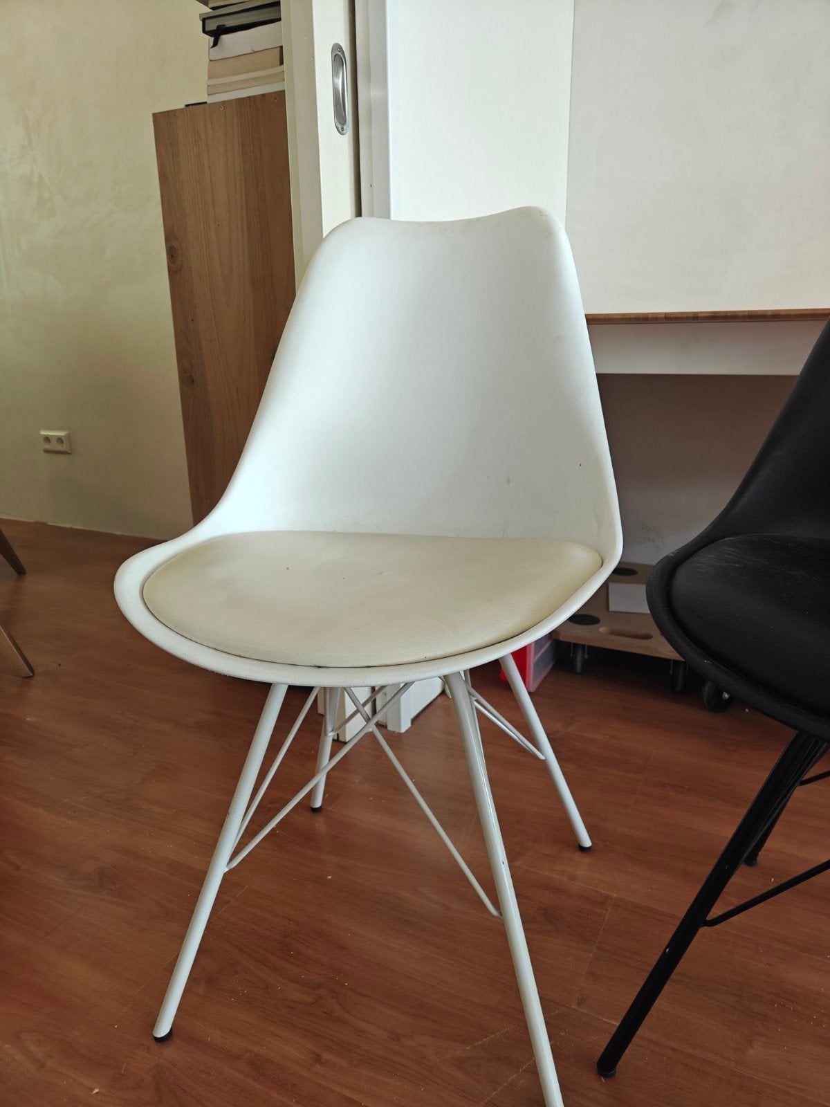 Design stoelen - Zwart en Wit (4 stuks), Huis en Inrichting, Stoelen, Ophalen, Gebruikt, Modern Design, Zwart