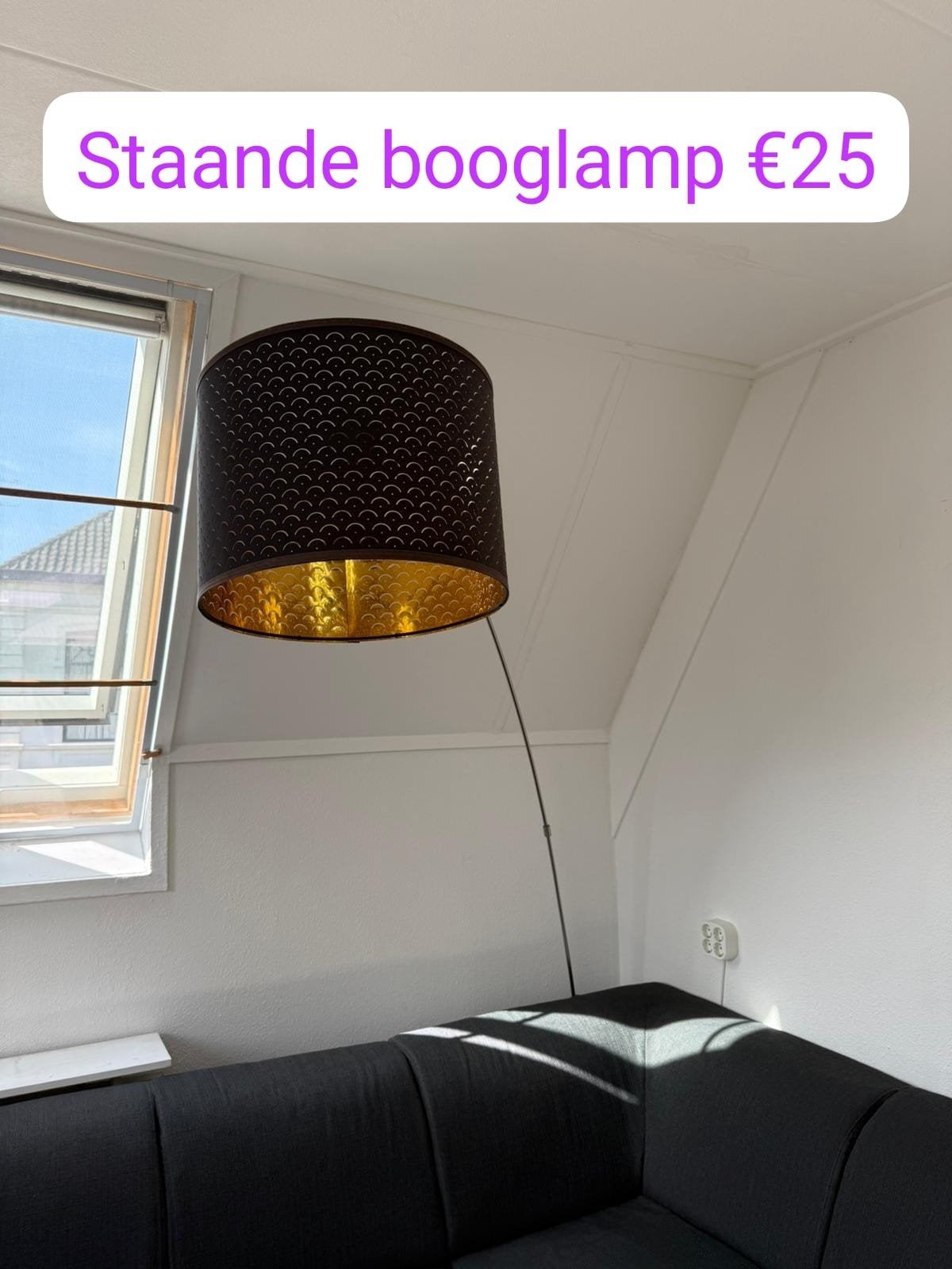 Stijlvolle Booglamp met Zwart-Gouden Kap, Gebruikt, Modern, Industrieel, Ophalen of Verzenden, Stof