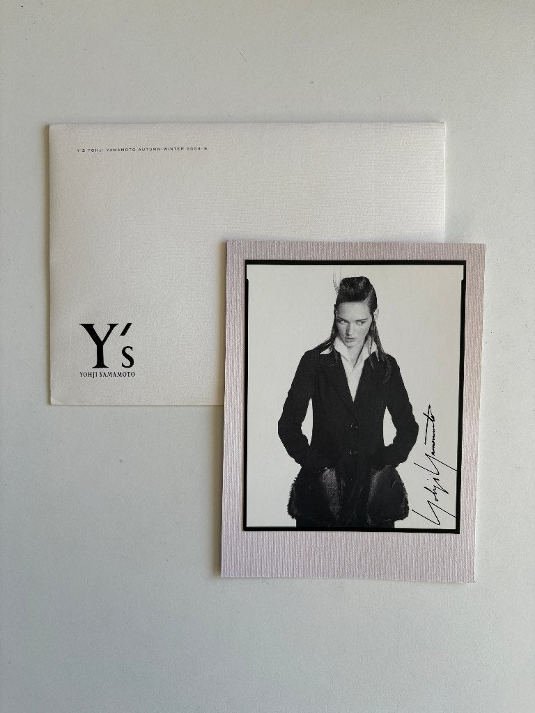 Yohji Yamamoto, Autumn-Winter 2004-5, Postcard met enveloppe, Ophalen of Verzenden, 1980 tot heden, Ongelopen, Sterren en Beroemdheden