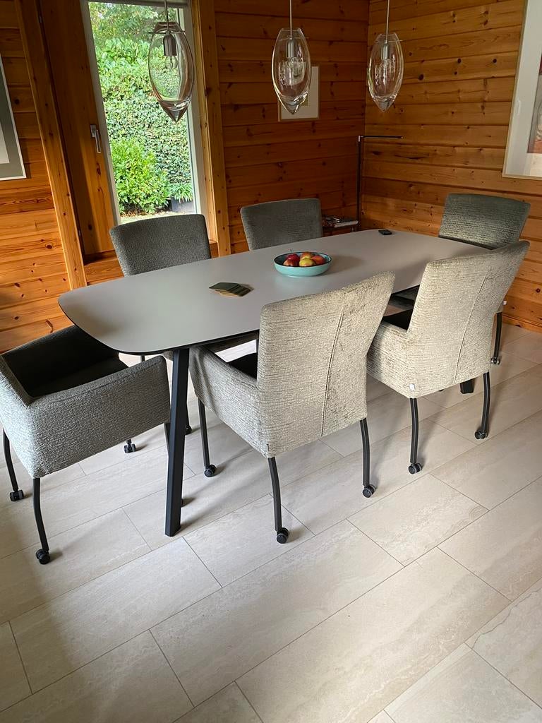 Moderne eetttafel, Ophalen, Nieuw
