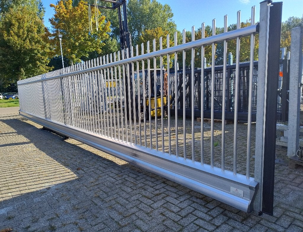 schuifpoort schuifhek B&G 10mtr doorgang, 2m hoog 13mtr lang, Ophalen, Zo goed als nieuw, Aluminium, Spijlenhekwerk