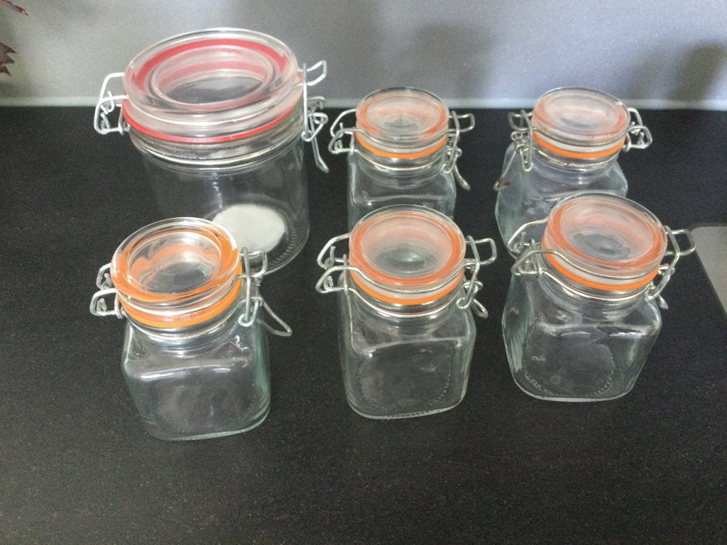 Wekpotjes 5 kleine en 1 grote en nog 2 potjes met kurkdop, Ophalen of Verzenden, Zo goed als nieuw, Glas, Pot, Bus of Blik